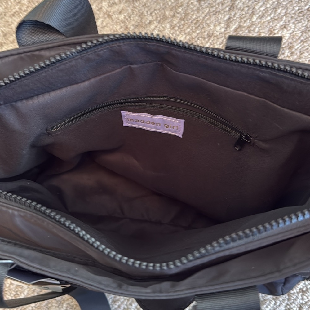 Madden Girl black crossbody messenger bag - Picture 2 of 3